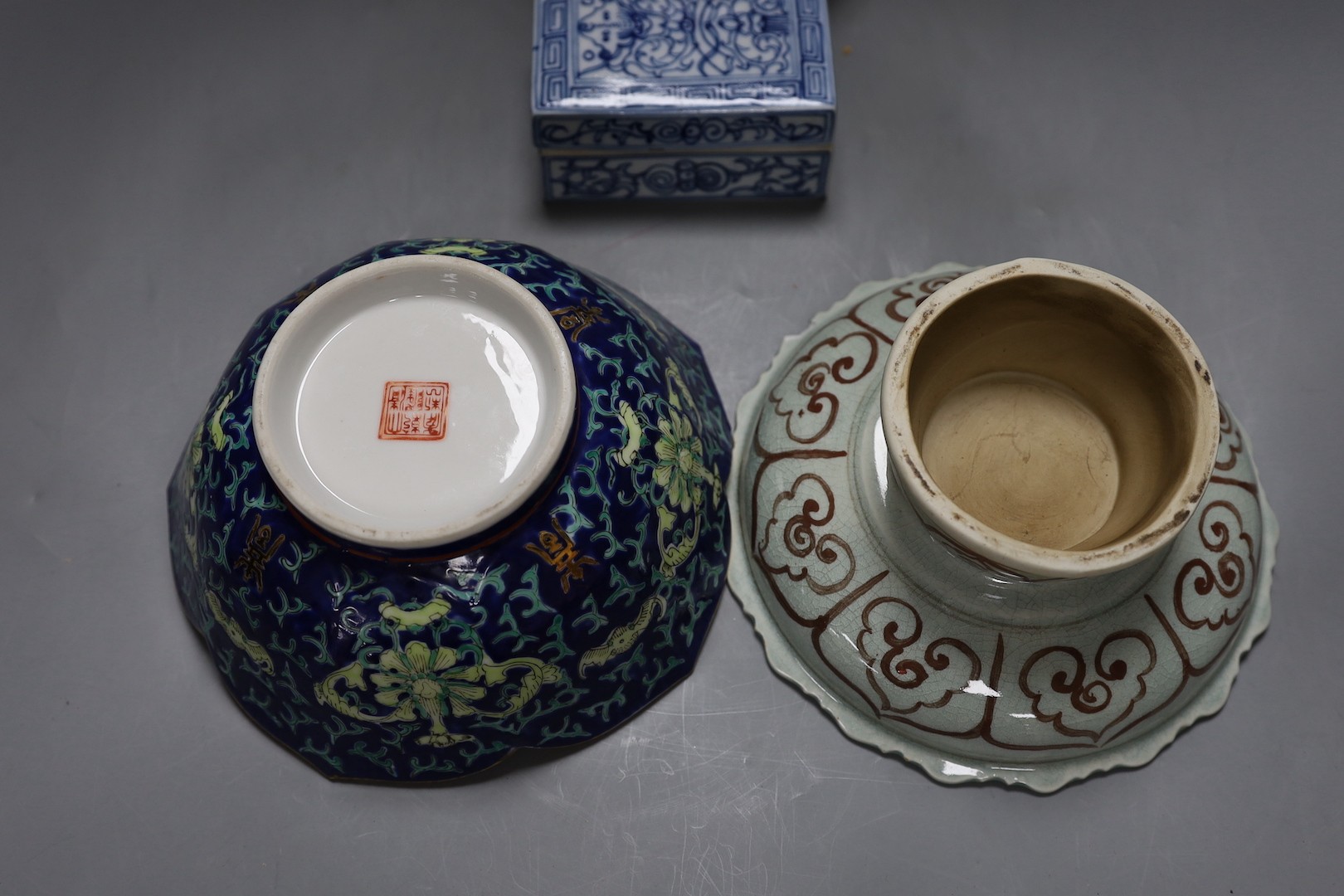 A Chinese blue and white vase, 23 cm high a similar box and two porcelain bowls